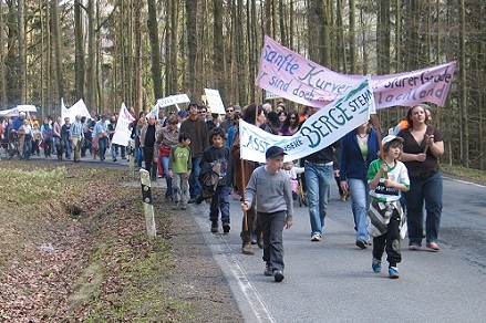 Protestmarsch gegen Bauprojekt am 20. April 2008